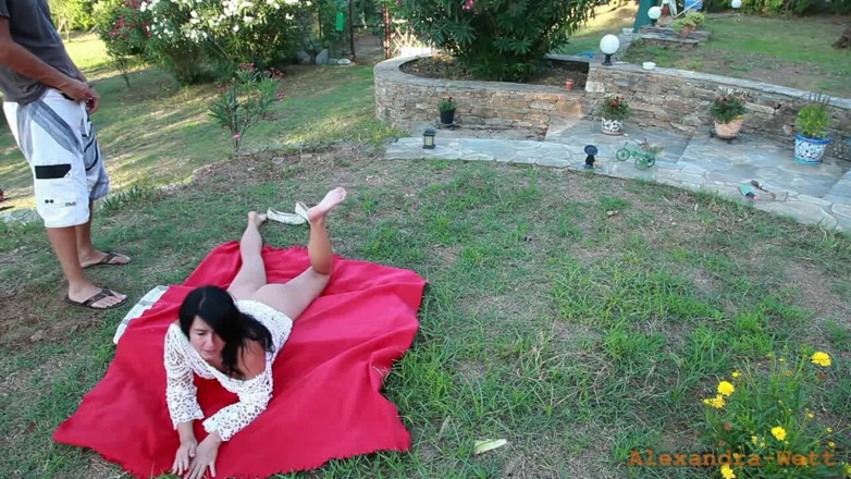 Alexandra Wett: Outdoor extreme !! Free fuck in the botanical garden!