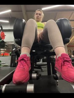 JuiceLussie: Gim gila berkongkek di tempat awam