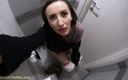 Sophia Smith UK: Britische schlampe pisst in kleiner toilette