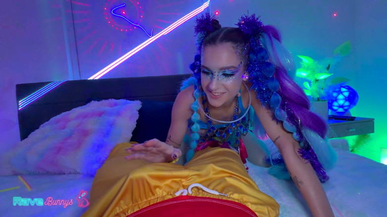 Rave Bunnys: ¡Rave girl Madison Steel abre las piernas para la polla...