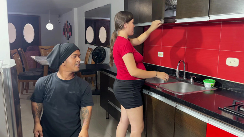 Julianaburning: Veo Que Mi Sexi Embarazada Hermanastra Esta En La Cocina...