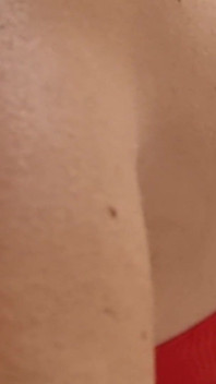 Záběr zblízka na sténající manželku, zatímco ji paroháč šuká