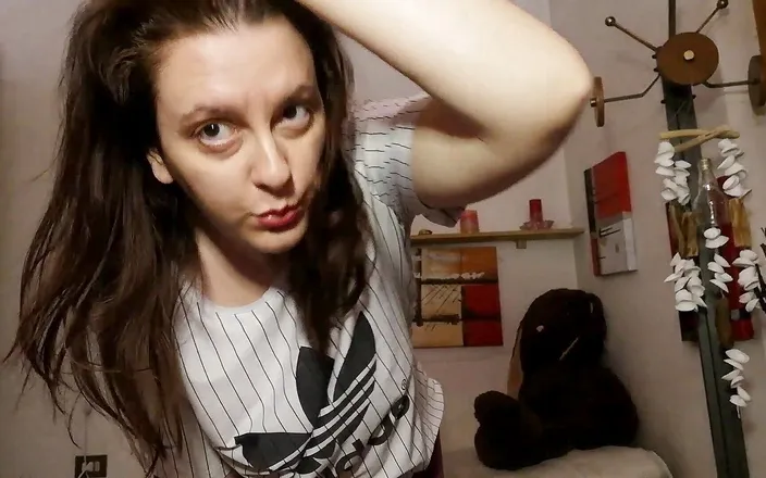 Nicoletta Embassi: Sweaty armpits costum video