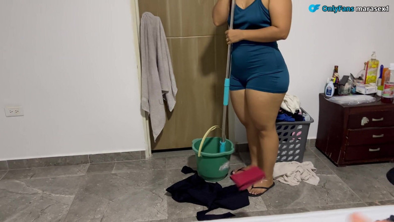 MaRaSexx: Mein dreckiges Dienstmädchen hat einen Arsch!