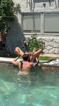Sex în piscină