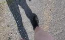 Djk31314: Ходити на вулиці лише шкарпетками та взуттям