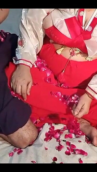laal aur saphed poshaak men desi dhokhebaaj patni ghar ka bana seks hindi odiyo