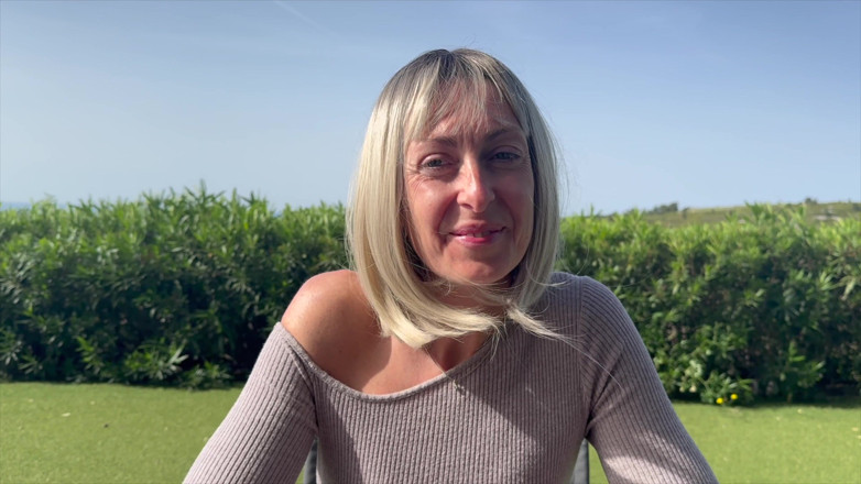 Video Porno One: Lena, 40-year-old MILF From Tours!