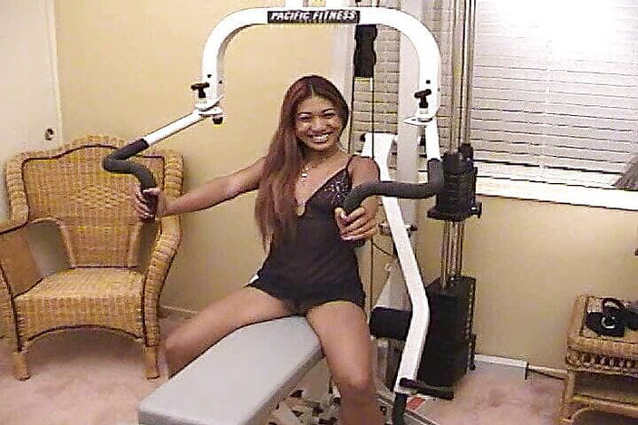 Radical Asian: Asyalı layla lei harika sakso çekiyor