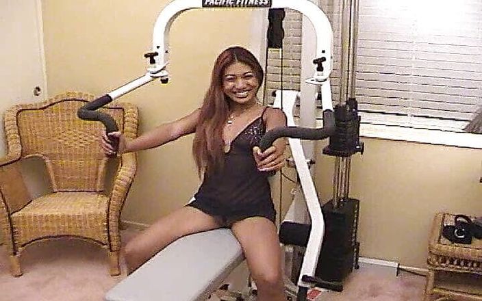 Radical: Asian Layla Lei Gives Great Blowjob