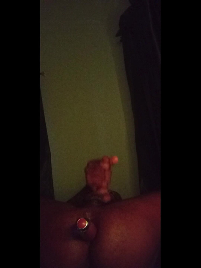 UGANNI: Viberator'ım ile boşalma videosu