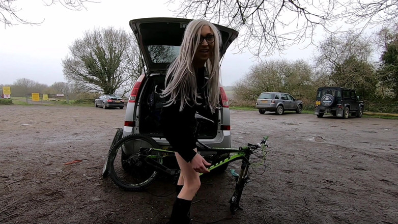 The Midnight Minx: Petit jeu sur le vélo de montagne
