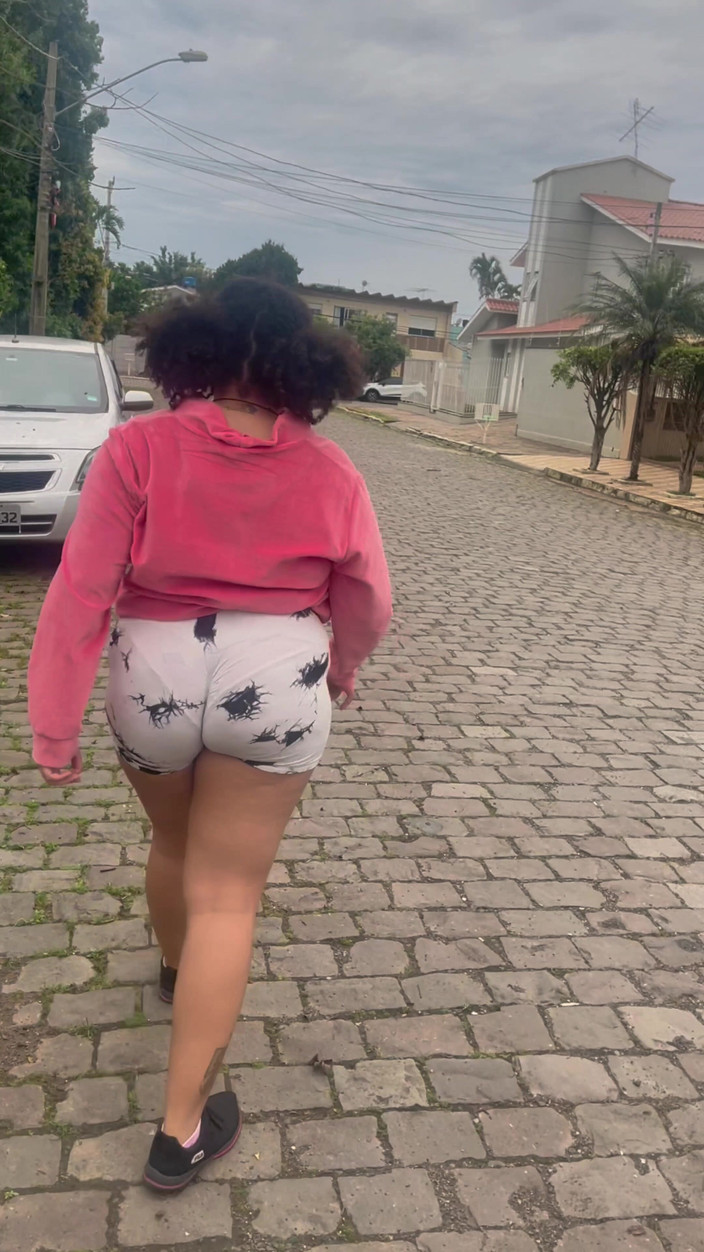Cutiepiie Chubby: 방귀를 멈출 수 없는 가스가 많은 동안 걷는 비
