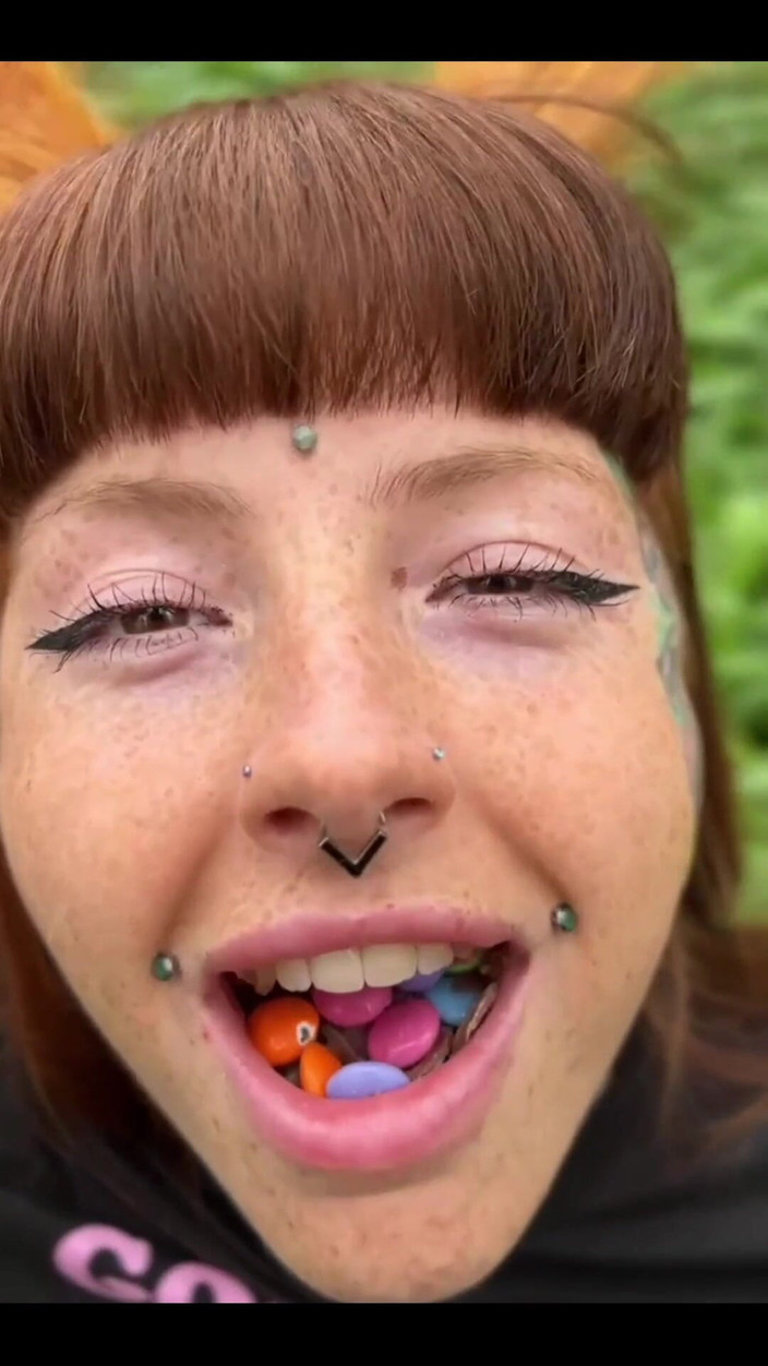 Only Owain: Развлечение с пасхальным зайчиком! Я прилетела полностью поверх ее яиц