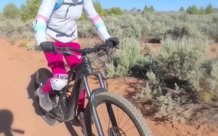 Bigmax8inch: नग्न गांड mtb किर्गीज़ पर्वत को ट्रेल्स करती है