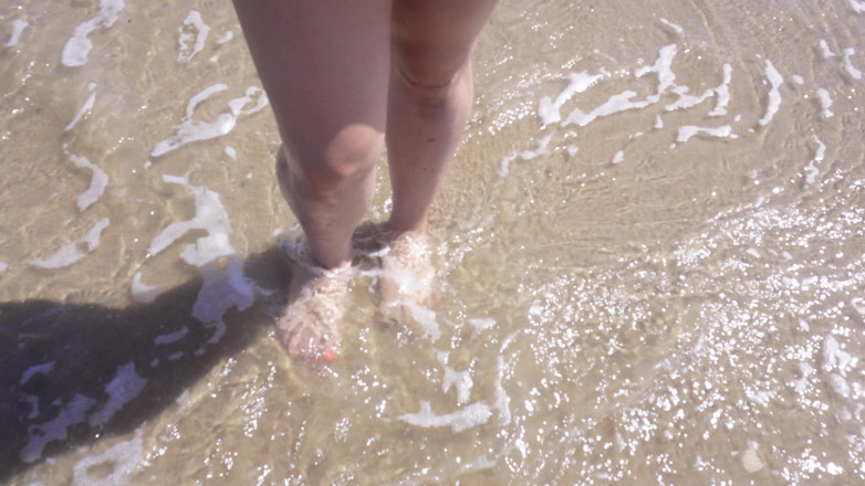 VickyVixen: Flashing My Tits at the Nude Beach