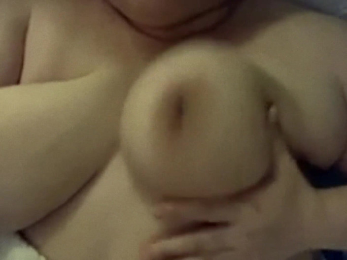 Real homemade BBW BBC porn: 挤压弹跳我的大胸部