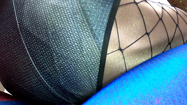 Nylon Xtreme: Pov Nora FoxとFishnetとTanパンスト