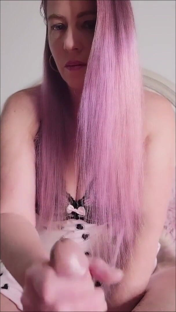Nikki Nevada: Sexy milfka Nikki POV honění a výstřik