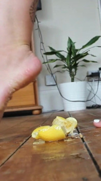 Op blote voeten fruit en groenten verpletterend