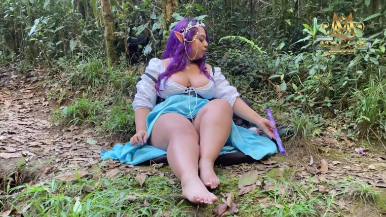 Maggiequeen: vikrit yogini