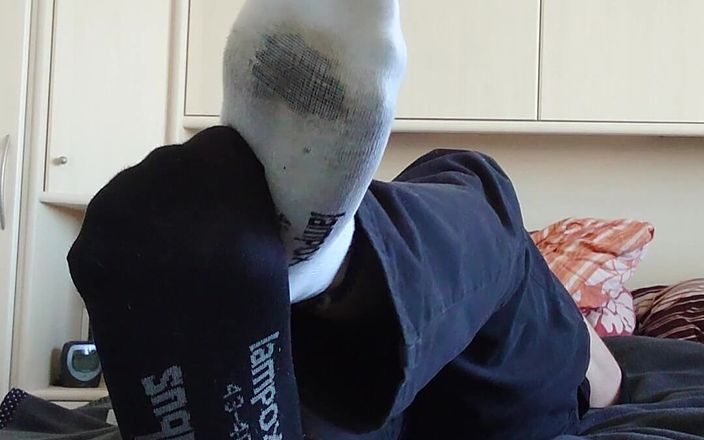 Carmen_Nylonjunge: Mijn voetfetisj met sneakersokken