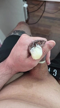 Ho riempito un preservativo con il latte