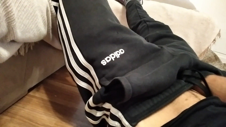 Elvissc: Amateur Twink Moves Hard Thinking His Huge Cock Penetrates Your...