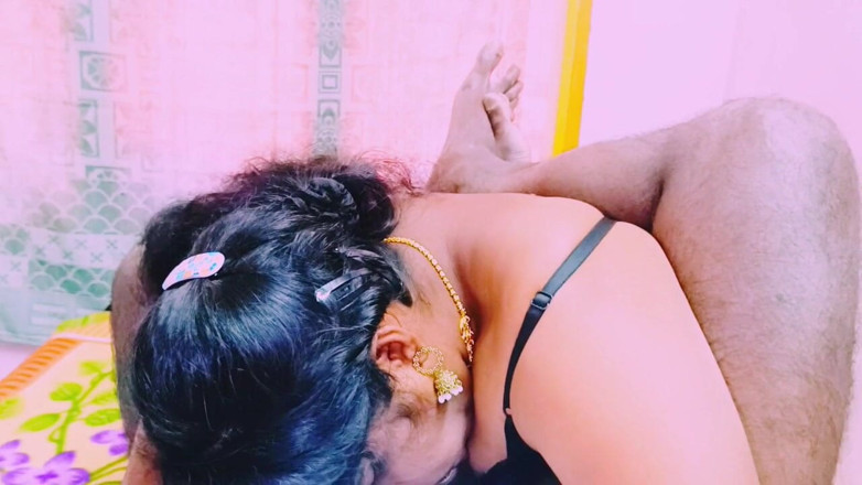 Telugu honey lips: Servitoare în sari din Villege se fute dur cu proprietarul casei....