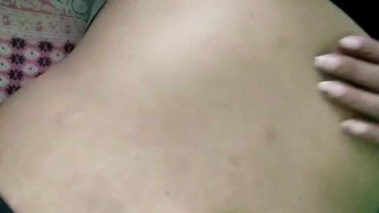 Miya White: Indische ehefrau zeigt morgens ihre saftige muschi und möpse