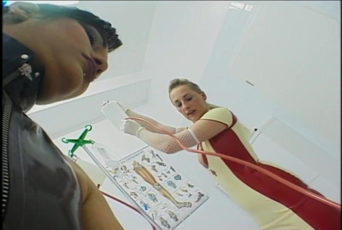 Absolute BDSM films - The original: Babes vernederen gemaskerde man