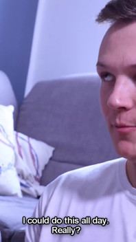 Voetfetisj bekentenis van kamergenoot (4k 2160p)