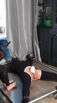 Ballbusting für den Wurm