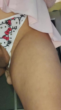 Gadis Sissy Mempamerkan Zakar Kecilnya