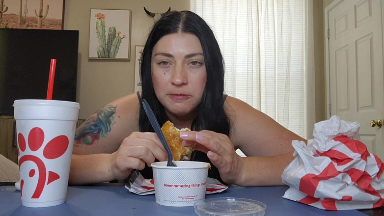 Julia Ryan: Fast Food Makes Me Soooo Gassy