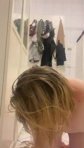 Deutsche Anna: Naoliwiona po amputacji dziewczyna jeździ na swoim dildo