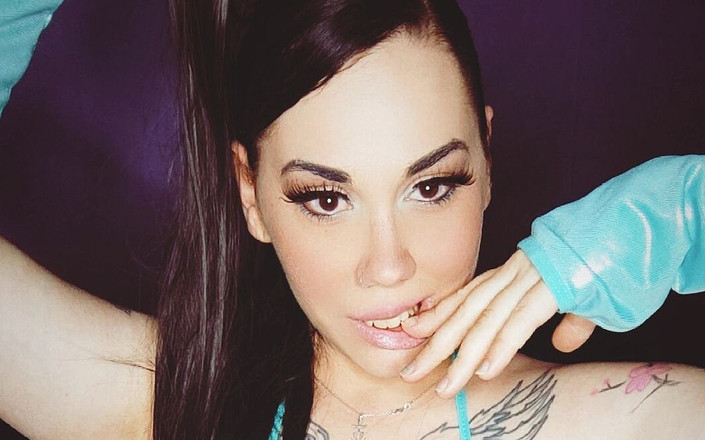 Lilou: Cái lồn nhỏ ướt át của tôi