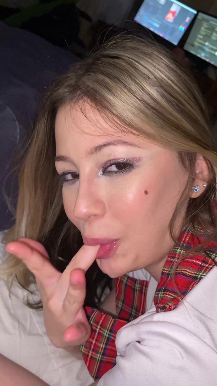 Stellafatale: Une étudiante coquine se tape son prof après les cours - gorge...
