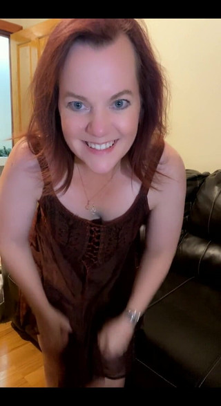 Ms Amanda: Une MILF se déshabille