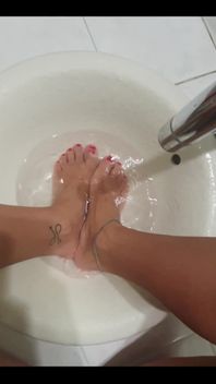 Baking Soda and Sugar Scrub for Soft Feet