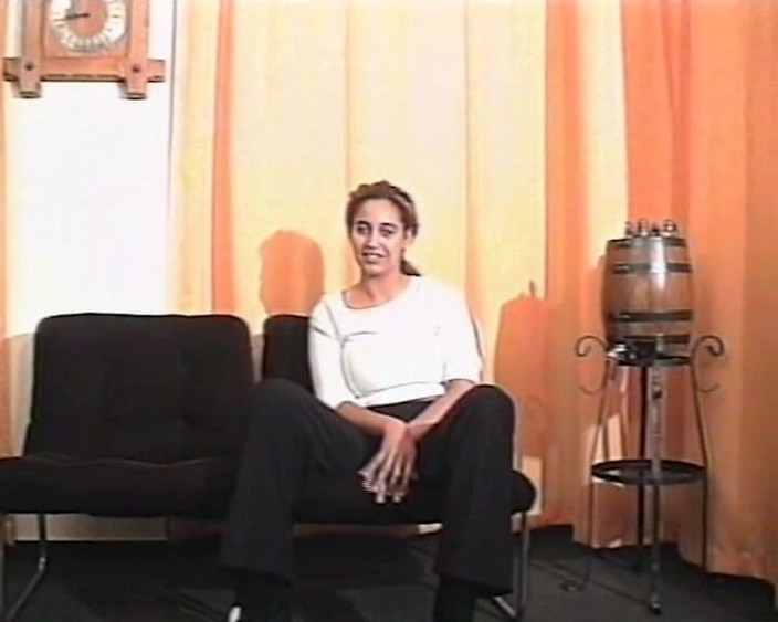 BB Video - Vintage Story: Duitse milf amateur solo vrouwelijke harige kut brunette geneukt