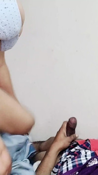 Sexy nevlastní sestra učila vysokoškolského nevlastního bratra, jak šukat