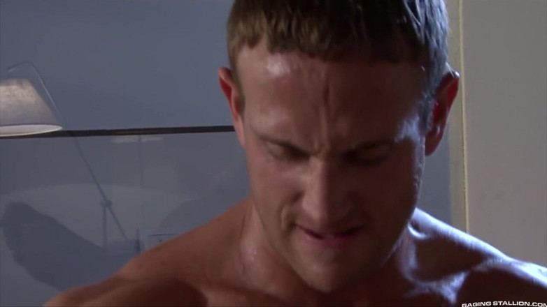 Raging Stallion: Anoche