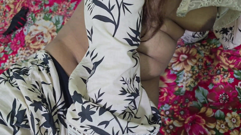 Faryal: Пакистанська красива вірусна дівчина розважається з хлопцем