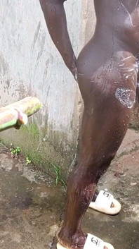 La ducha al aire libre toma en corridas anchas