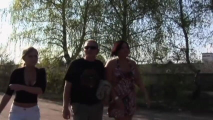 German amateur - 100% German hardcore videos: Două milf care se plimbă prin oraș futând tipi norocoși