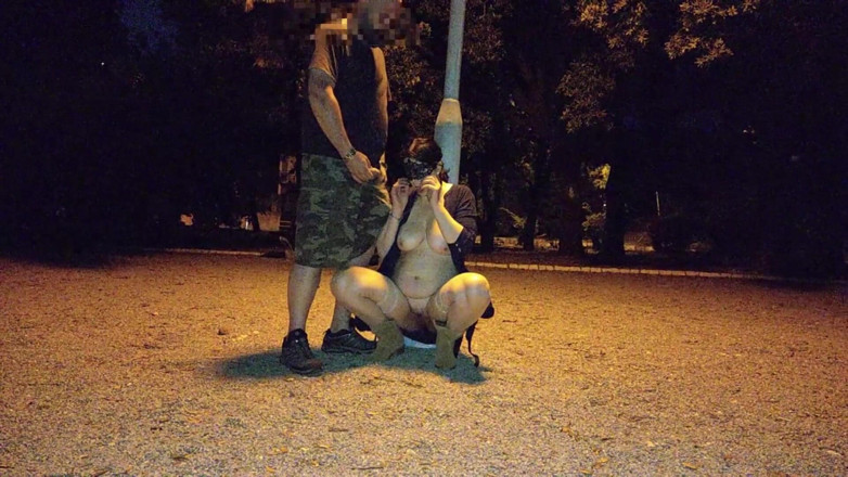 Toilet Mommy: Master need to pee on leashed slave