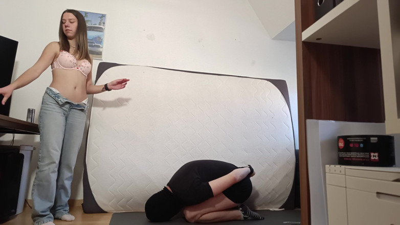 German ballsbusted: She's Destroying My Balls and I'm Defenseless