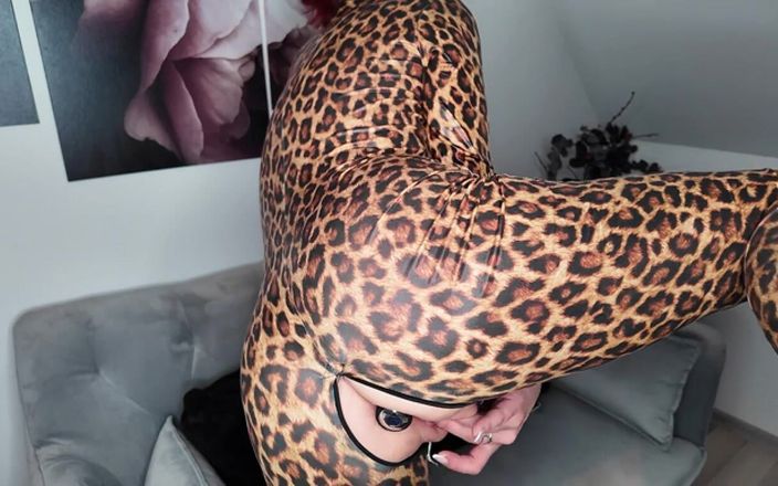 Nina Devil: Анальный вибратор XL - и я полностью потеряла управление