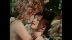 Vintage megastore: Dua cewek sange saling jilat dan ngentot memek becek mereka